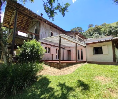 Casa com cachoeira privativa em Visconde de Mauá