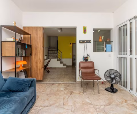 Casa de vila para venda com 3 quartos, sendo 2 suítes, 216m²