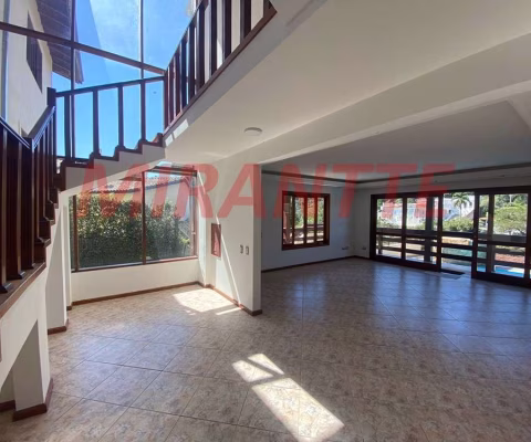 Sobrado de 530m² com 5 quartos em Serra Da Cantareira