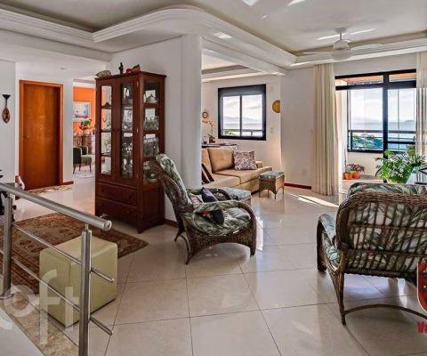 Apartamento à venda em Balneário com 240 m², 3 qua