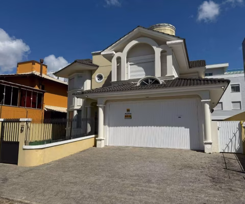 Casa com 4 dormitórios para locação no João Paulo