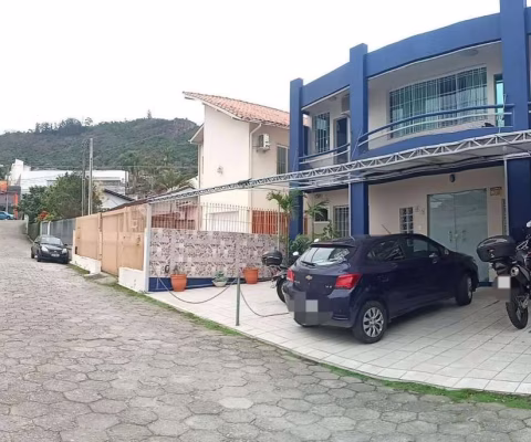 Casa de 10 dormitórios à venda na Trindade