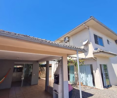 Casa de 3 dormitórios à venda no Campeche