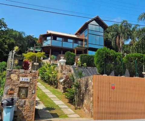 Casa à venda em Praia Brava com 450 m², 4 quartos,
