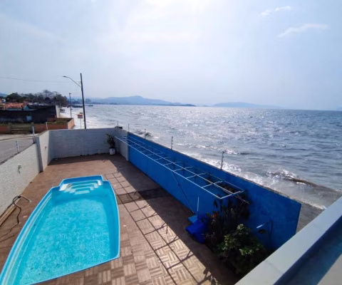 Casa Residencial de 4 dormitórios no Estreito