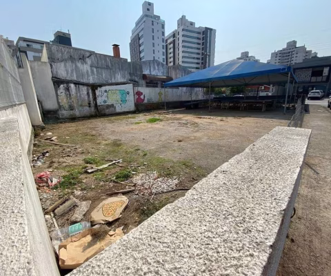 Terreno à venda na Trindade