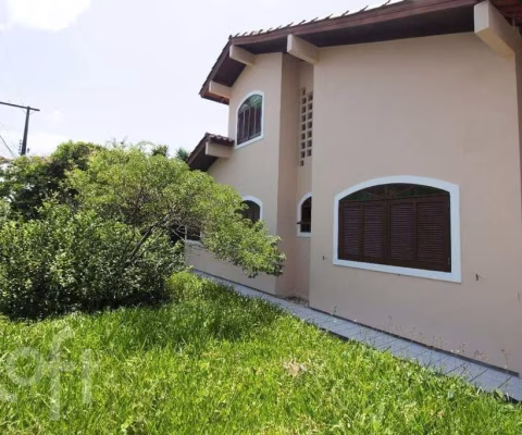 Casa à venda em Centro com 260 m², 3 quartos, 3 su