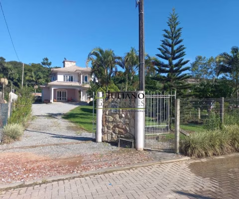 ÓTIMA CASA Á VENDA, AMPLO TERRENO, Alto Aririú, Palhoça - SC