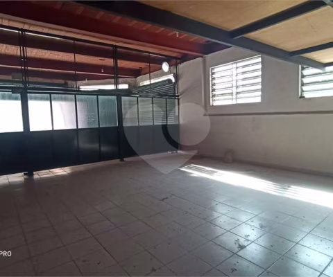 Prédio comercial em Santana