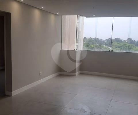 Lindo apartamento  à venda, na Rua Bento Araújo, Condomínio Moradas da Cantareira, com 3 quartos, sendo 1 suíte, + 1 banheiro, 1 vaga de garagem, sala ampliada com fechamento em vidro,