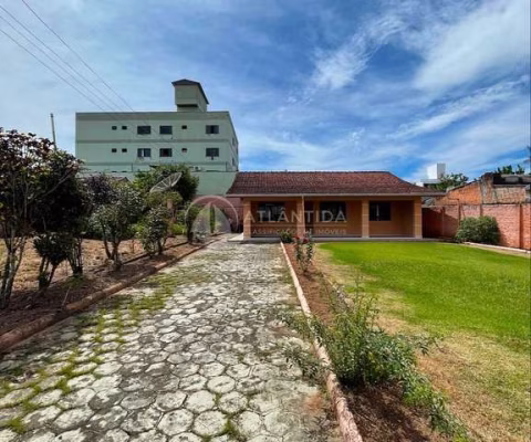 Casa 3 dormitórios e amplo terreno - Areias - Camboriú!