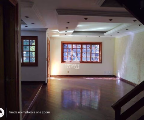 Casa duplex, 4 quartos, 3 suítes , piscina, área gourmet, vaga Vila Valqueire