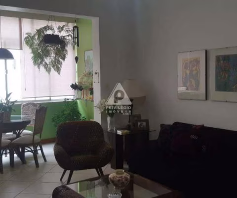 Apartamento à venda 3 quartos em Copacabana, vaga na escritura, Posto 6, Reformado!