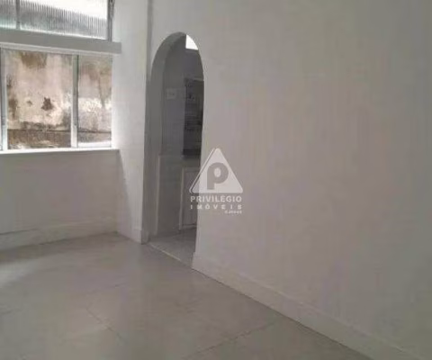Apartamento Reformado para Venda - 40m² - Glória.