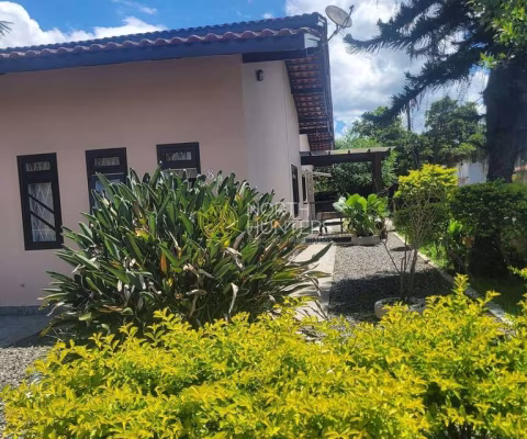 Casa à venda, Itaum com 4 dormitórios sendo uma suíte.  Joinville, SC