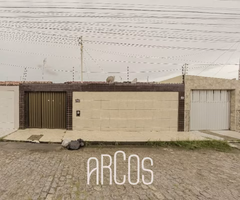 Casa na Aruana, 3 quartos, com quintal