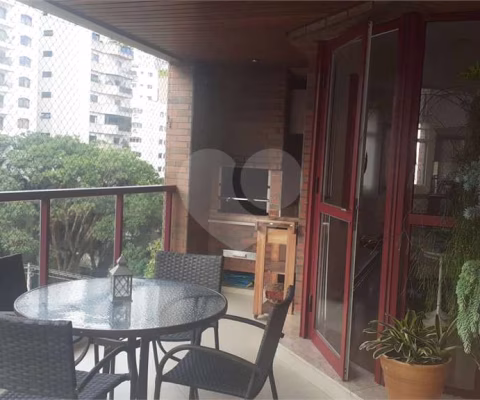 Apartamento com 4 quartos à venda em Moema - SP