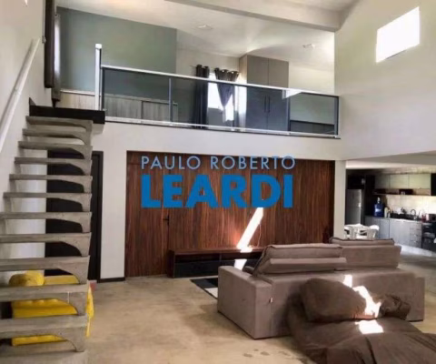 CASA ASSOBRADADA - CACHOERINHA - SP