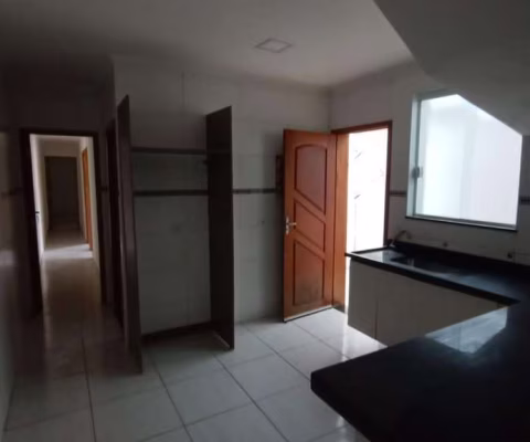 Vendo casa Sobreposta baixa de 3 dormitórios, sendo 1 suite, quintal com churrasqueira e garagem no Marapé em Santos