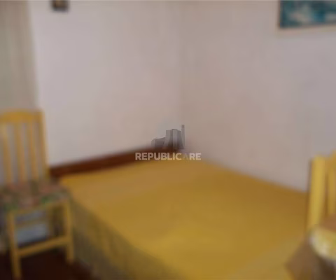 Casa para Venda - 55m², 2 dormitórios, Menino Deus