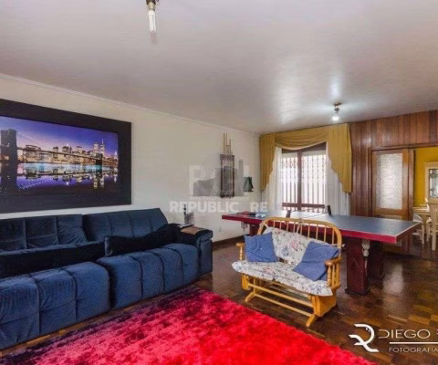 Casa para Venda - 243m², 3 dormitórios, sendo 1 suites, 2 vagas - Jardim Lindóia