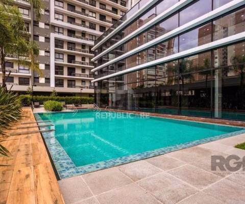 Apartamento mobiliado e decorado de 1 quarto com suíte, vaga e infraestrutura -