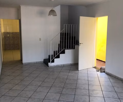 SOBRADO PQ DO CARMO 134MTS-3 DORMS, 2 BANHEIROS, SALA C/SACADA, QUINTAL NOS FUNDOS, VAGA COBERTA
