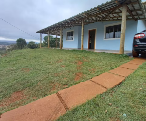 Chácara á venda com 03 quartos (01 suíte), terreno de 1.400m² em Itatiaiuçu-MG!