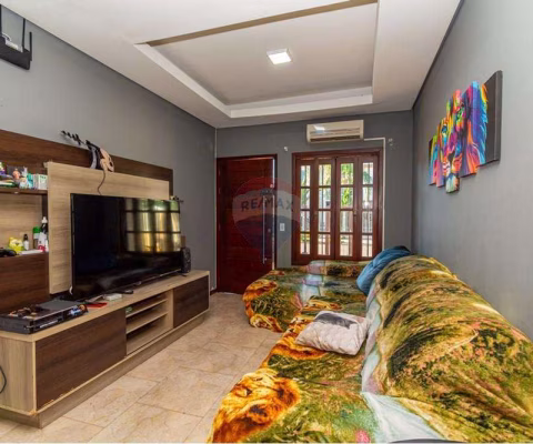 Casa térrea  300m2 total  c/ 3 dormitórios e suíte,  piscina Bairro Vale Ville