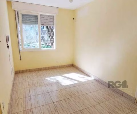 Apartamento 1 dormitório próximo da cavalhada.&lt;BR&gt;&lt;BR&gt;Imóvel térreo com sala, cozinha e lavanderia com tanque, banheiro com box de vidro, 1 quarto, ensolarado e bem ventilado. Piso de cerâ