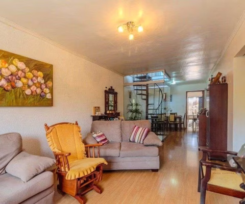 Casa 253m², 3 suítes, pátio, churrasqueira e vaga de garagem para 4 carros no bairro Nonoai
