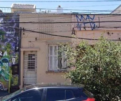Casa residencial e comercial na Cidade Baixa
