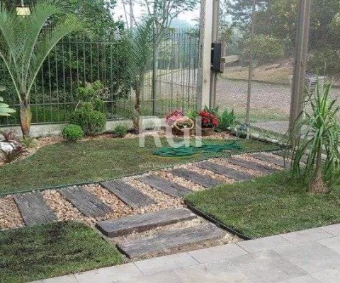 Casa para Venda - 350m², 3 dormitórios, sendo 1 suites, 2 vagas - Alto Teresópolis