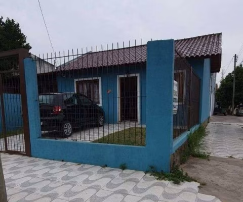 Casa em Porto Alegre, no bairro Hípica, com 2 dormitório(s), e 2 banheiros, à venda.