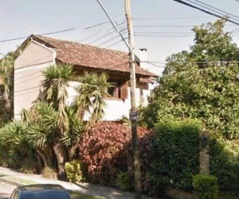 Casa para Venda - 350m², 3 dormitórios, sendo 1 suites, 6 vagas - Tristeza