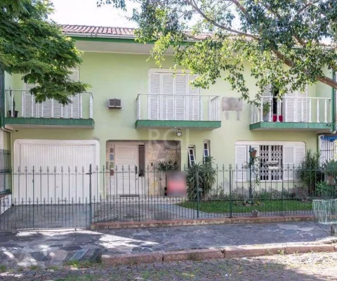Casa para Venda - 280m², 3 dormitórios, sendo 1 suites, 2 vagas - Nonoai