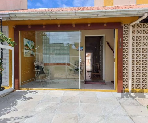 Casa em Condomínio em Capão Novo