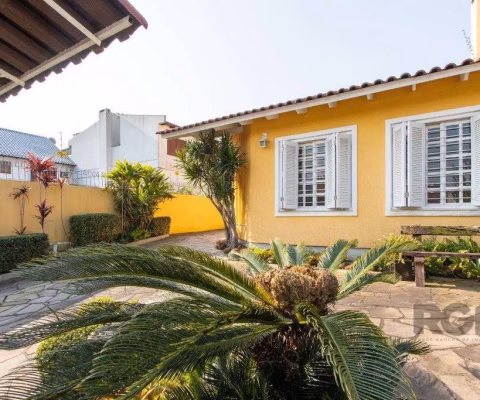 Casa para Venda - 254m², 4 dormitórios, sendo 3 suites, 5 vagas - Espirito Santo