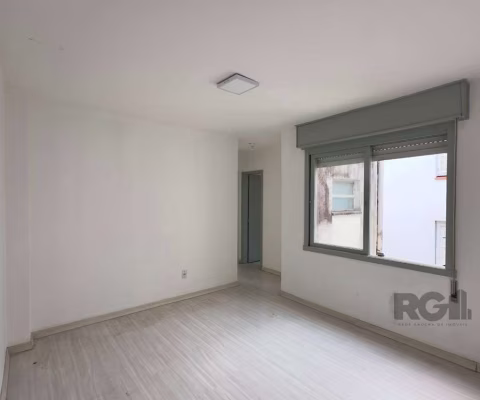 Apartamento 2 dormitórios ensolarado, com vaga de garagem no Menino Deus