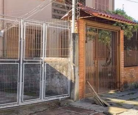 Casa no Sarandi de 4 dormitórios e 4 vagas