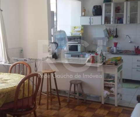 Apartamento  com 2 quartos , baixo custo condominial no Menino Deus!