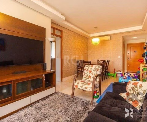 Apartamento de 95m2, de 3 dormitórios, 1 suíte, 1 vaga,  no Menino Deus, em Porto Alegre