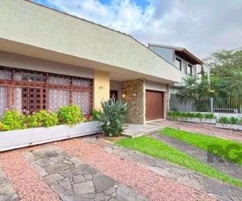 Casa para Venda - 320m², 5 dormitórios, sendo 3 suites, 8 vagas - Ipanema