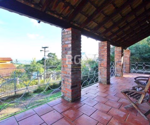 Casa para Venda - 269.06m², 4 dormitórios, sendo 2 suites, 5 vagas - Teresópolis