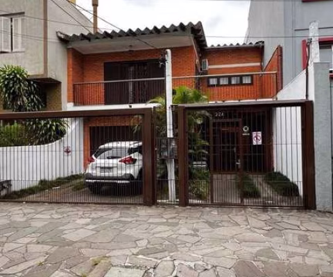 Apartamentos com 5 quartos, 2 suítes, 4 vagas de garagem, no bairro Santana, Porto Alegre/RS