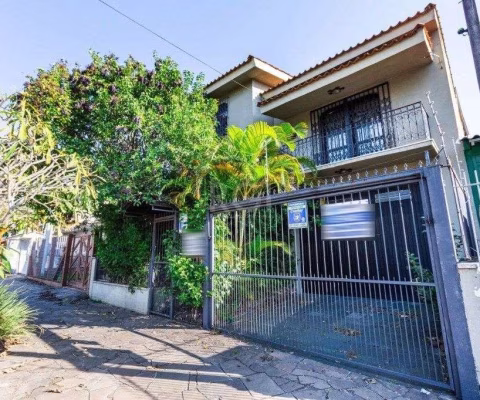 Casa para Venda - 500m², 3 dormitórios, sendo 3 suites, 4 vagas - Vila Ipiranga