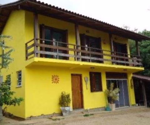 Sítio em Porto Alegre, no bairro Aberta Dos Morros, com 3 dormitório(s), e 3 banheiros, à venda.