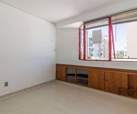 Sala comercial de 36m² no bairro Menino Deus