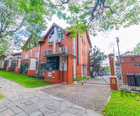 Casa em condoínio com 3 dormitorios, 2 suítes e  duas vagas de garaem no  bairroTeresópolis