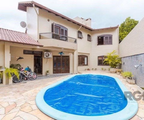 Casa com 4 dormitórios no bairro Morro Santana